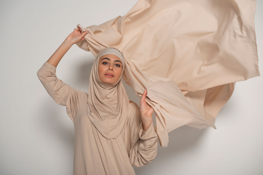 Elevate Your Look: Expert Styling Tips for Wearing Abayas with Lusso Moda